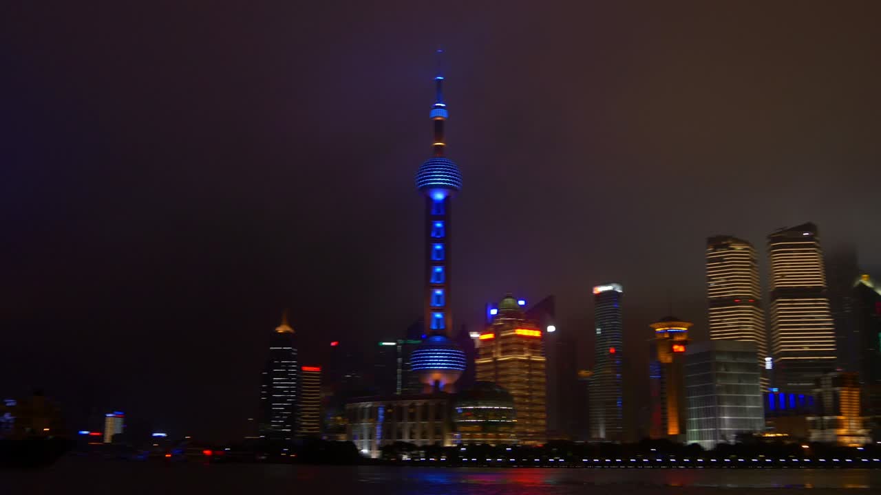 hora nocturna iluminada ciudad de shanghai bahía de pudong panorama 4k china