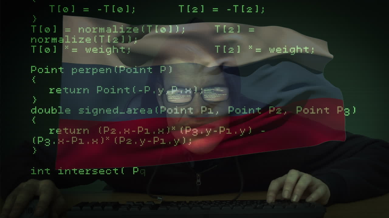 animación de un hacker caucásico sobre el procesamiento de datos y la bandera de rusia