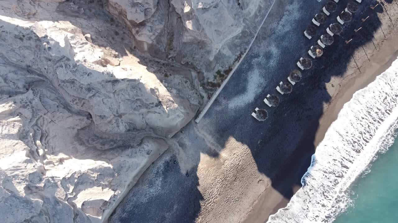 пляж влихада на санторини, вид сверху