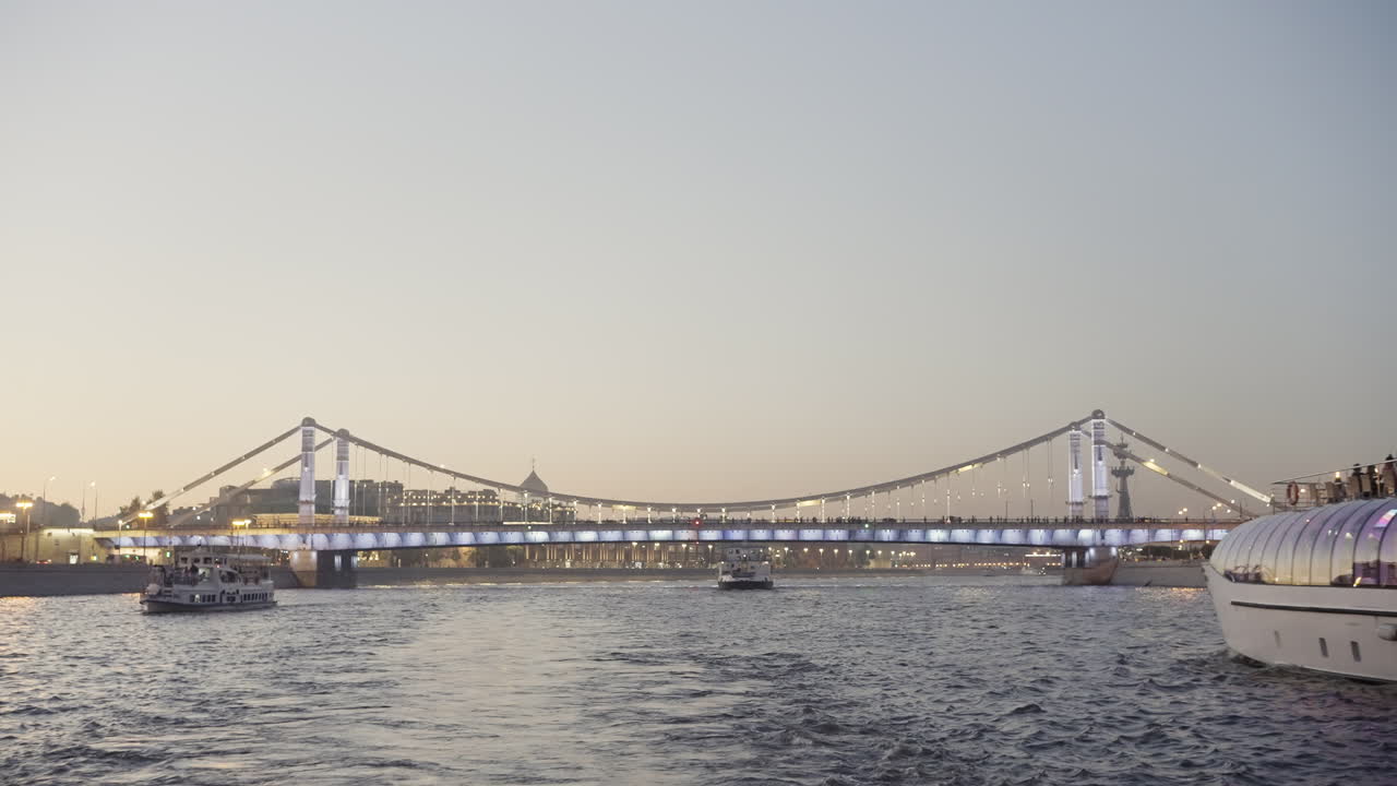 모스크바 강 해가 지는 다리 보트