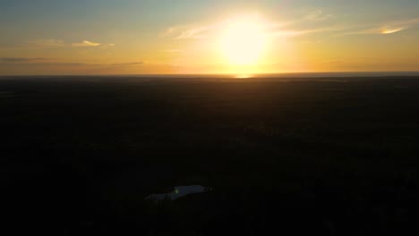 Dramatischer-Sonnenuntergang-Am-Meer