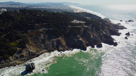 Rugged-Landscape-In-The-Shores-Of-San-Francisco-In-California,-USA