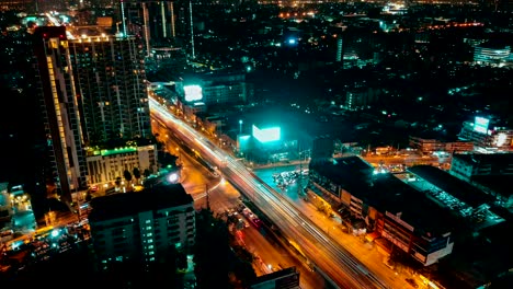 time lapse autopista vista superior, vista superior de la autopista, tráfico vial una infraestructura importante en tailandia