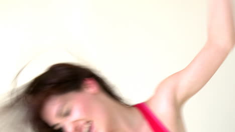 mujer animada bailando
