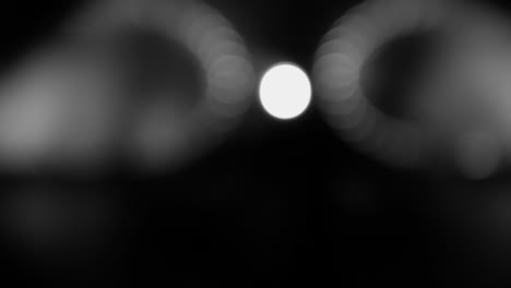 fondo de destello de luz festivo. bombillas parpadeantes en un fondo borroso. fondo bokeh