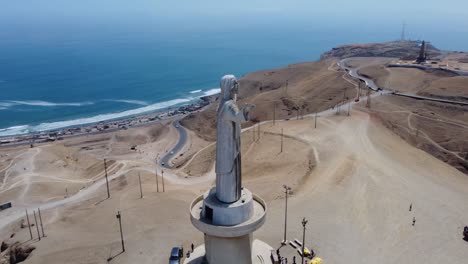 Ein-Denkmal-Einer-Statue-Von-Jesus-Christus-In-Lima-Peru