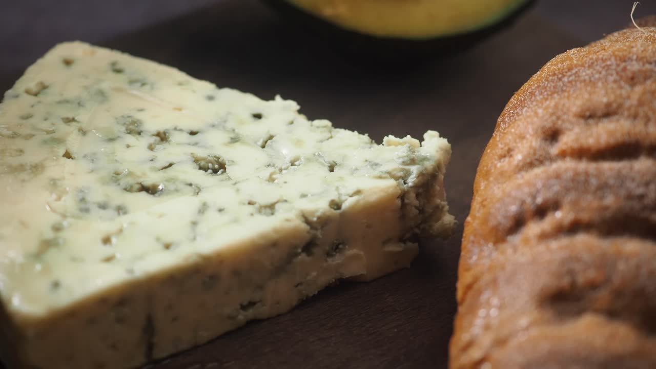 Primo piano di formaggio erborinato