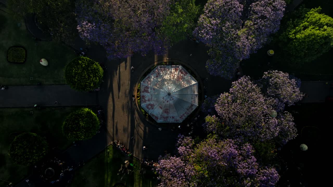 모레리아 미초아칸 멕시코의 플라자 데 아르마스 키오스크의 수직 드론  ⁇