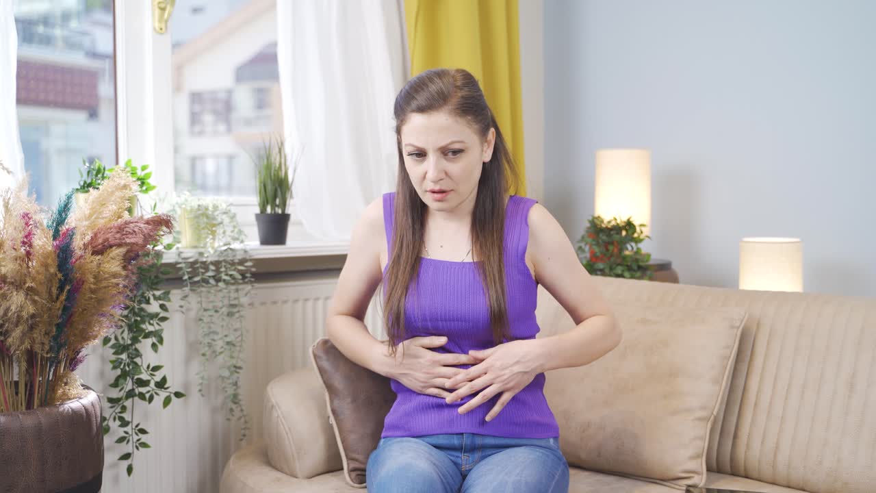 Donna con la nausea