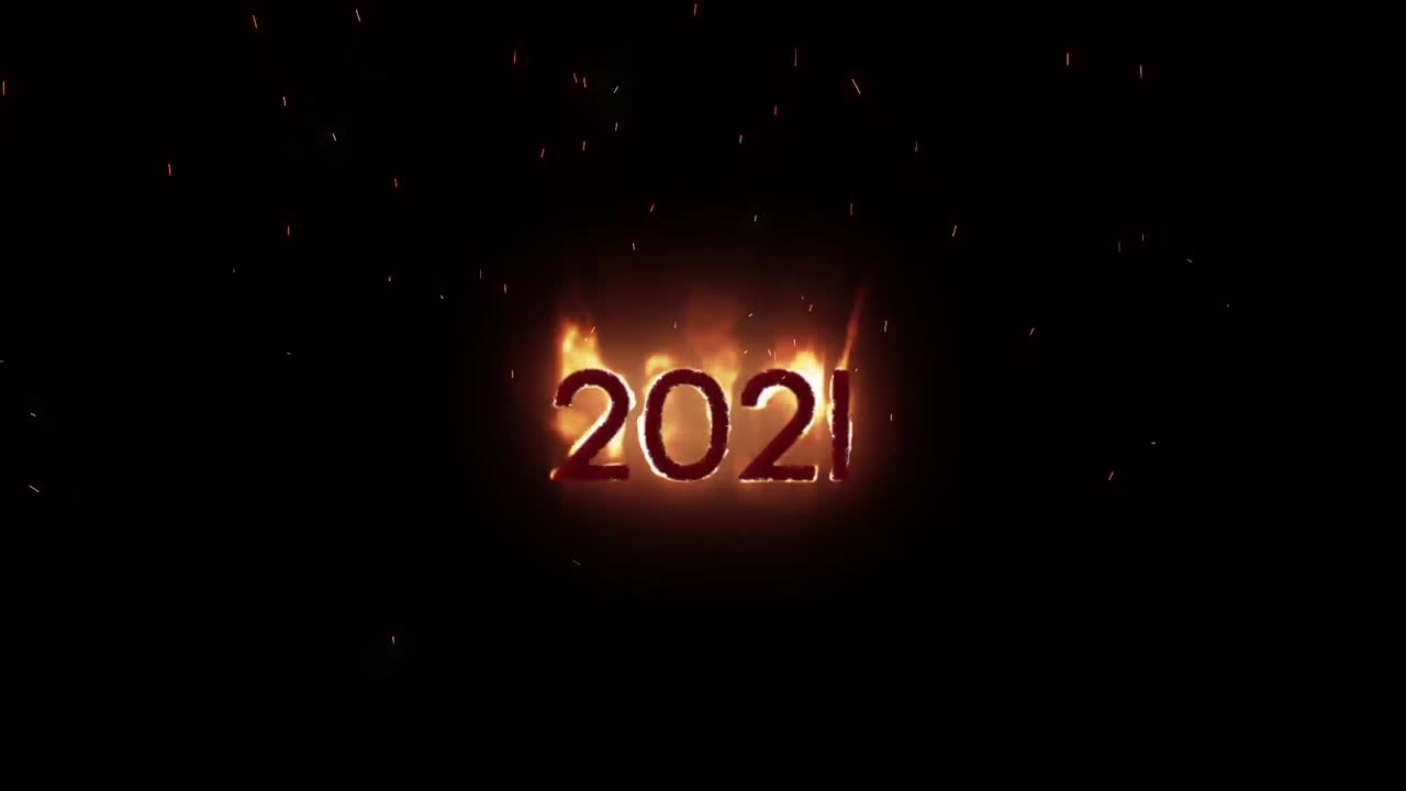 número 2021 apareciendo en el fuego