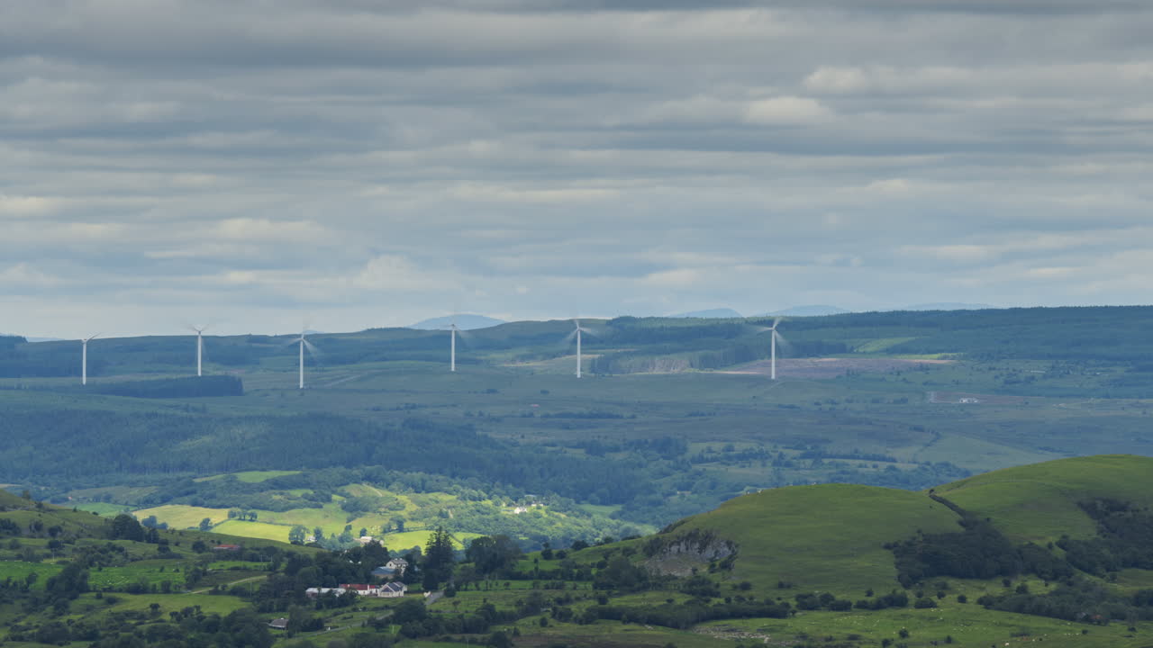 하늘의 계단으로 알려진 cuilcagh 보드워크 트레일의 시간 경과