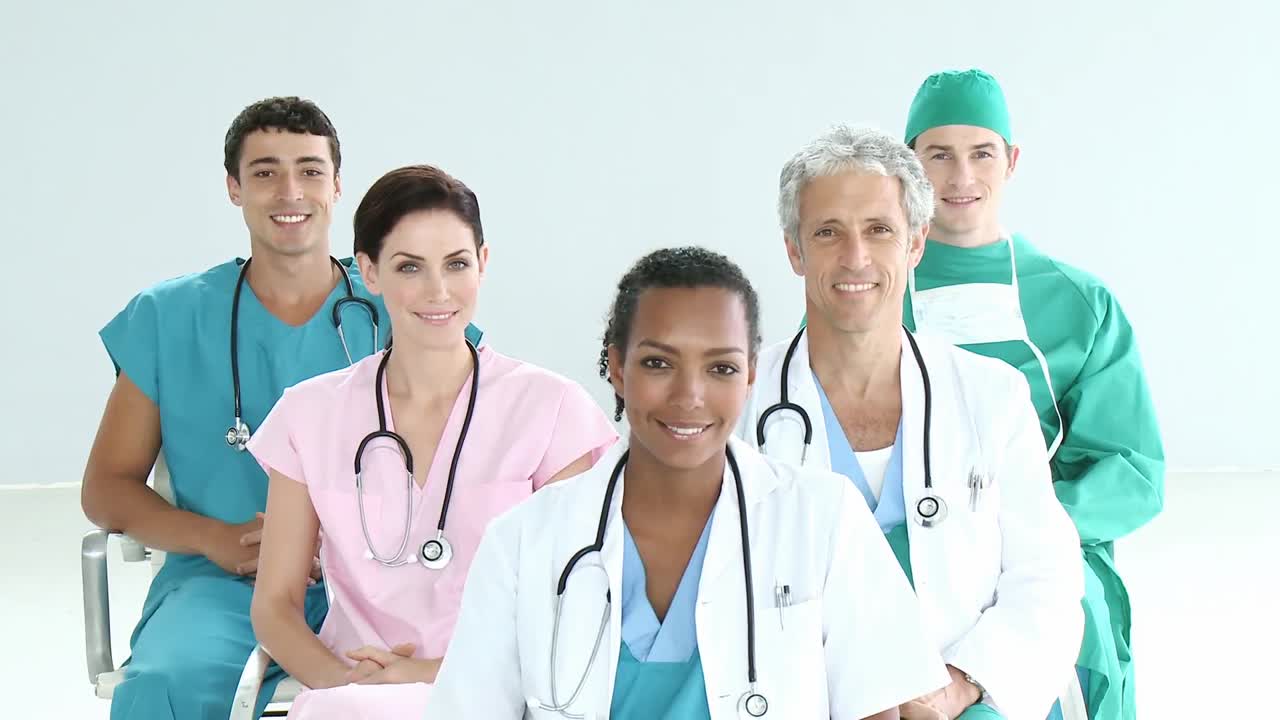 retrato del equipo médico multiétnico