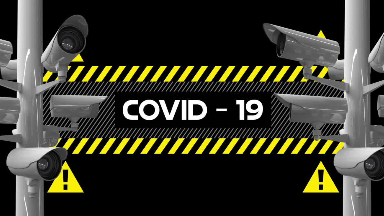 코로나19라는 단어가 검은색 바탕에 카메라로 녹음된 경고 테이프에 쓰여져 있습니다.