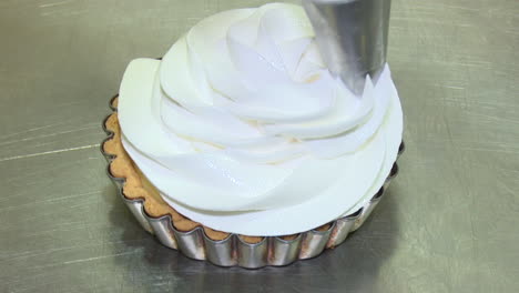 making a meringue tart