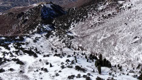 increíbles imágenes aéreas y revelación de la ciudad sobre las montañas de utah