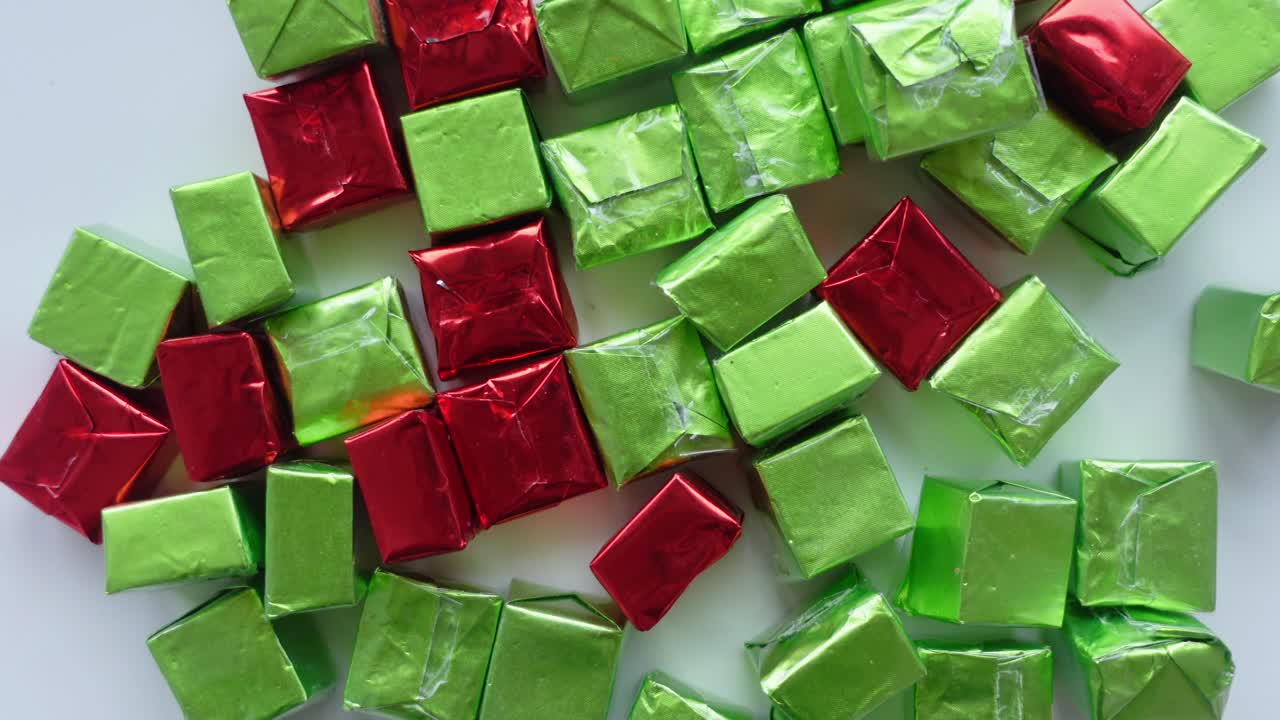 cubos de caldo rojo y verde variados