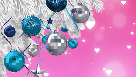 animación de bolas colgando en el árbol de navidad en fondo rosa con corazones