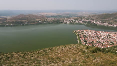 Aerial-clip-over-a-mouintain-revealing-the-city-and-lake-of-Kastoria,-in-northern-Greece