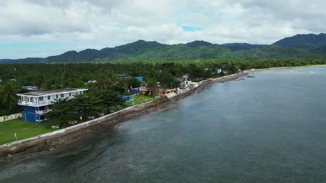 Agojo,-San-Andres-Con-Exuberante-Vegetación-Y-Mar-Tranquilo,-Ambiente-Tropical,-Vista-Aérea