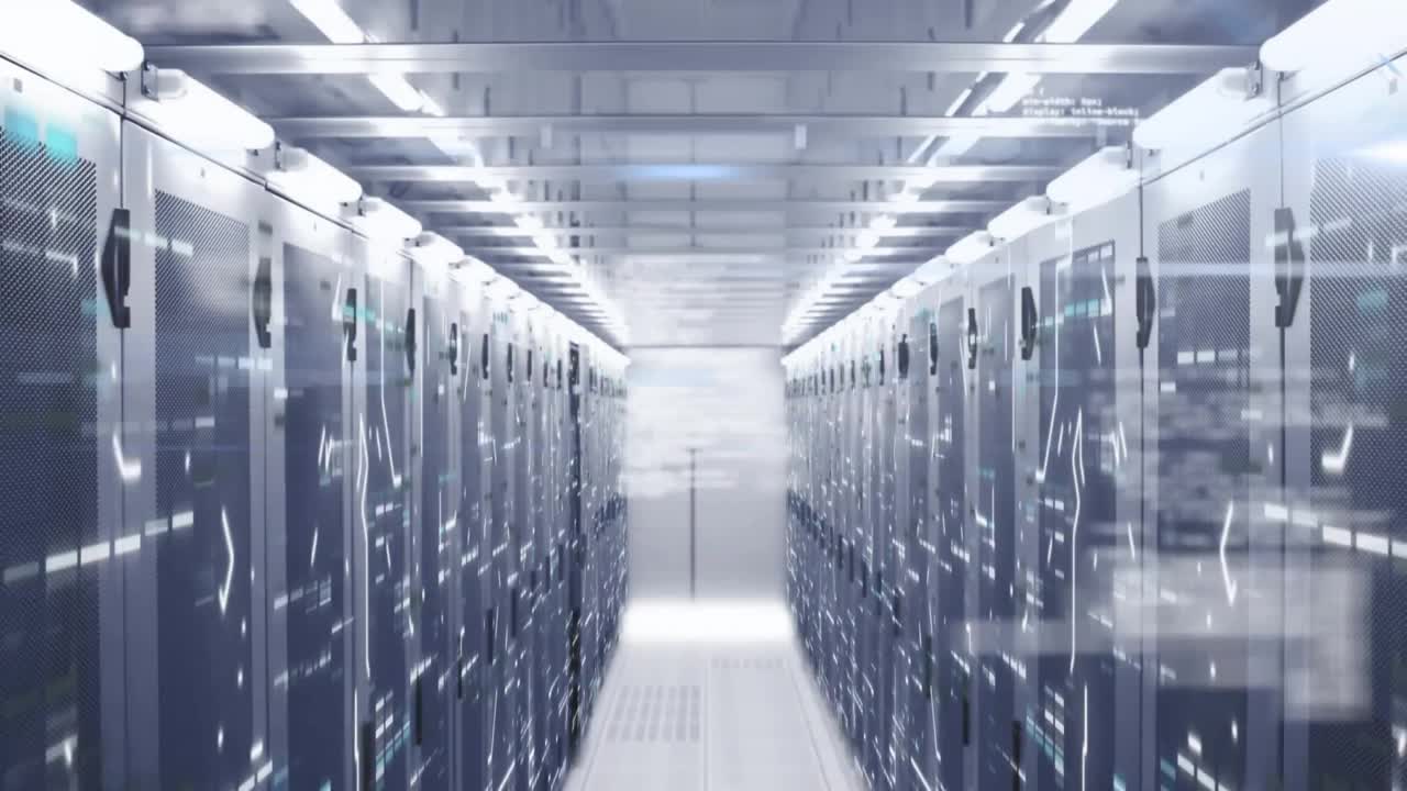 Leggeri flussi di codice appaiono sui server, avviando esadecimali a cascata lungo il corridoio, mostrando il flusso di dati.