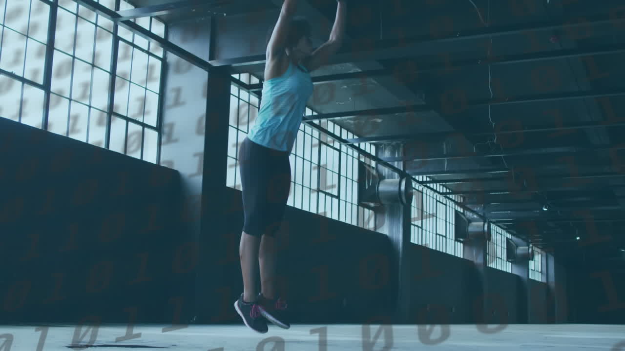 бинарное кодирование обработки данных против афроамериканской женщины, выполняющей упражнение прыжка