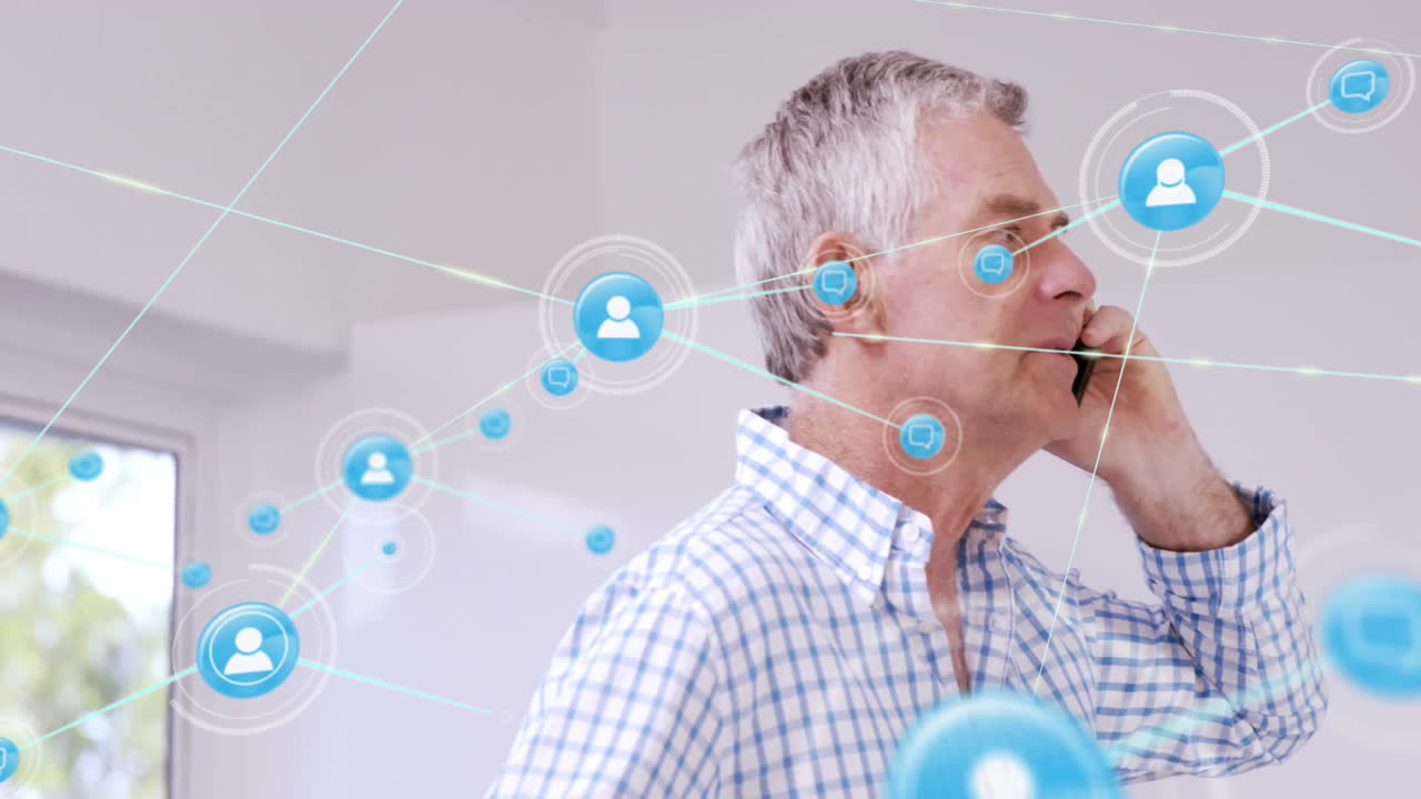 animación de la red de conexiones con iconos sobre el hombre caucásico mayor usando teléfono inteligente