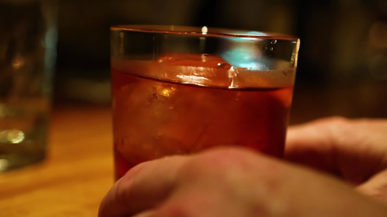 Un bicchiere da cocktail.