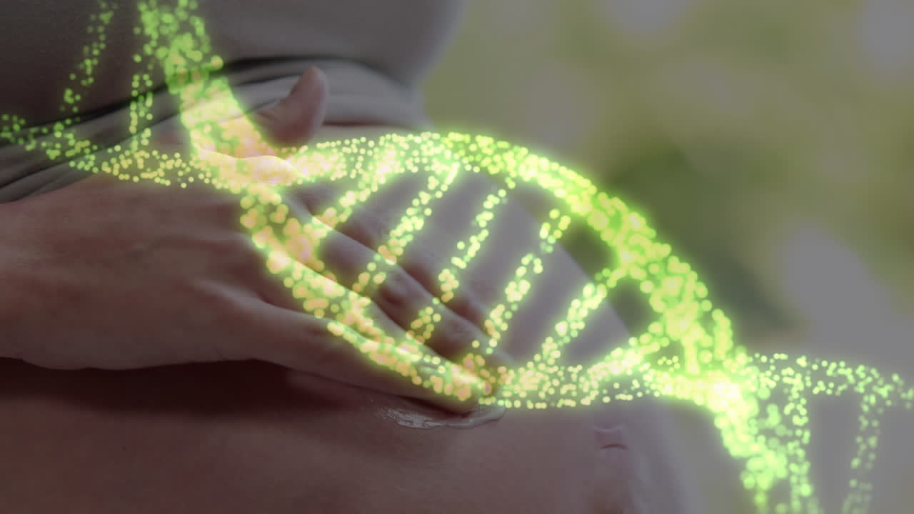 cadena de adn sobre la sección media de una mujer caucásica embarazada hidratando el vientre