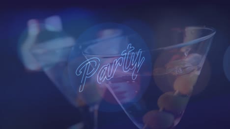 Animation-Von-Partytexten-über-Cocktails