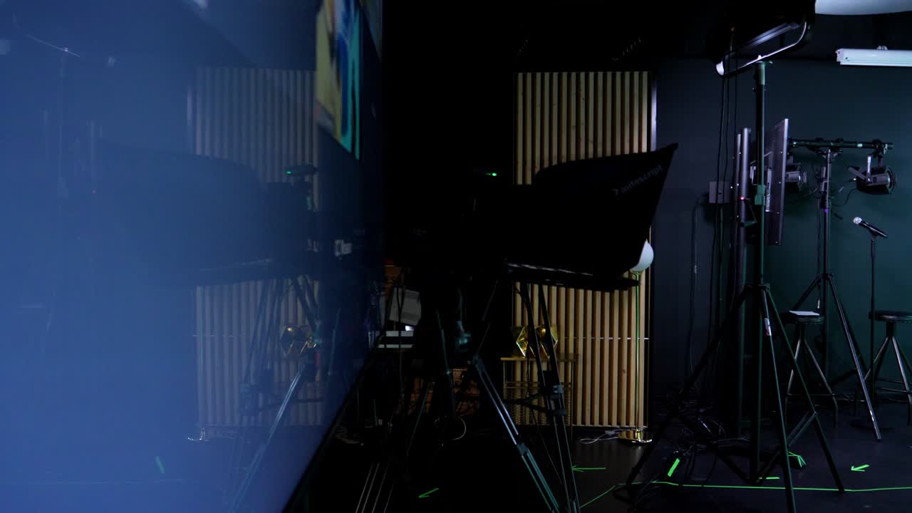 imágenes de un televisor y su equipo