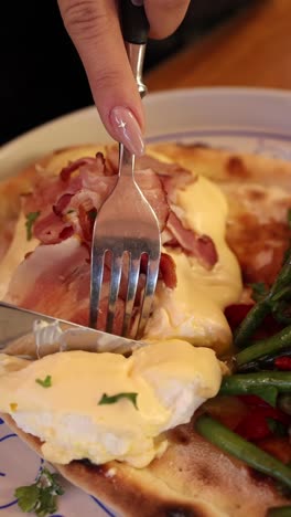 eggs benedict with bacon