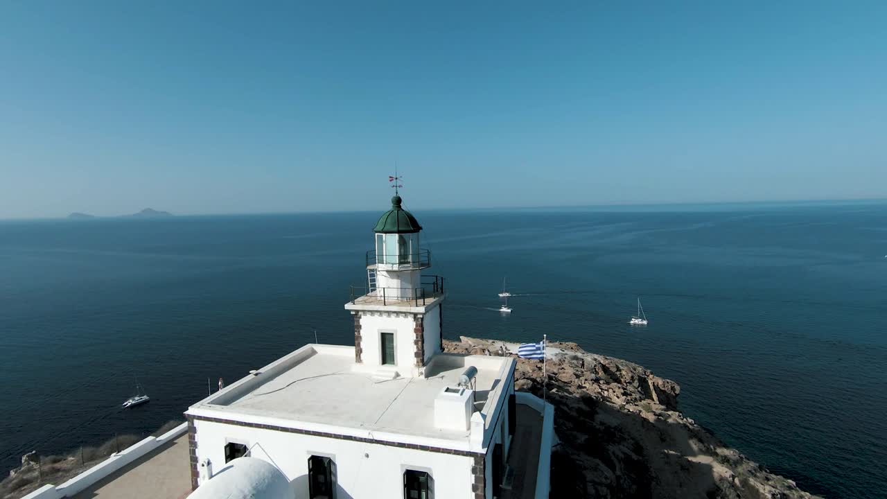 그리스 산토리니 등대 위를 날고 절벽 위로 다이빙하는 레이싱 fpv 드론