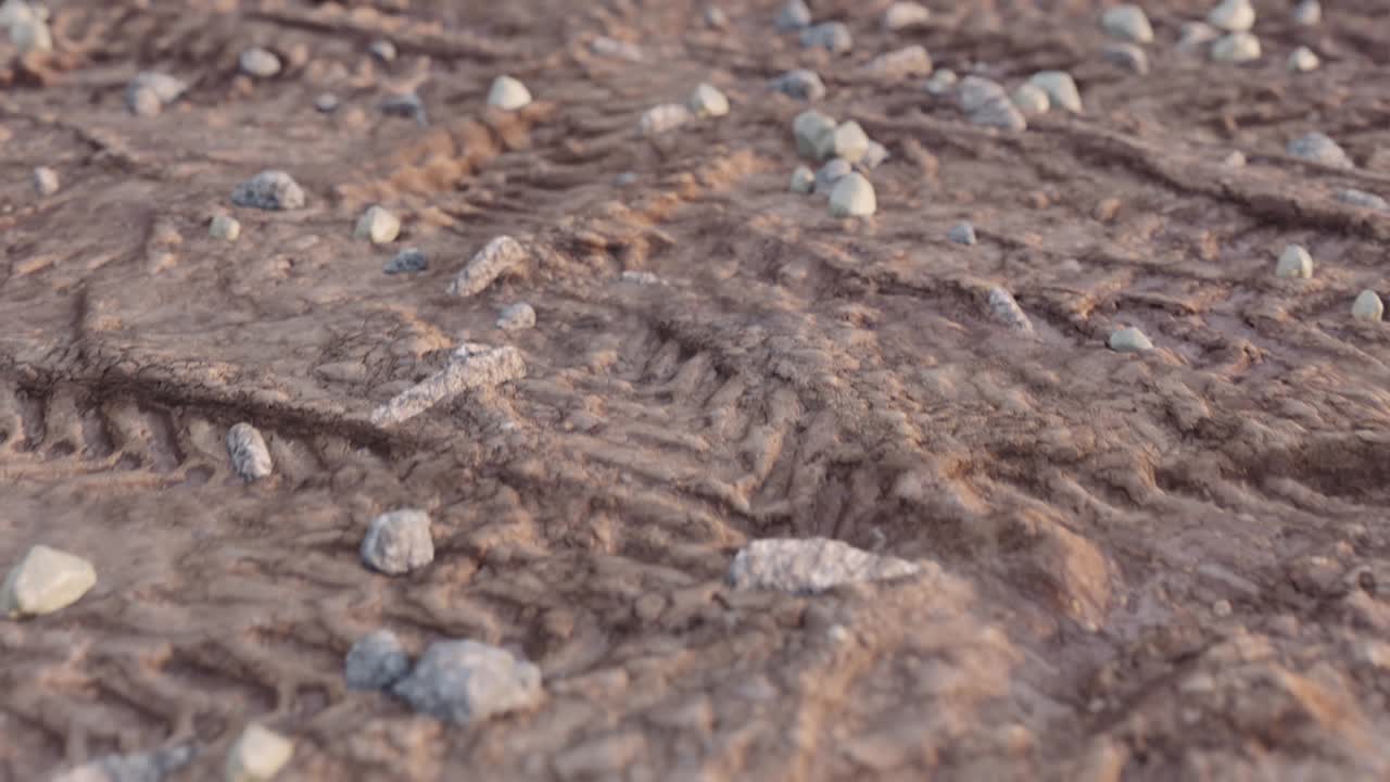 자동차 타이어 흔적과 함께 건조한 진,, 플라이오버, 3d 애니메이션, 루프, 고품질 4k 영상