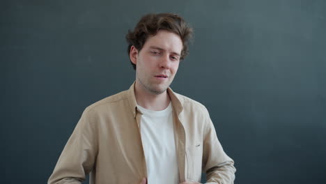 man with a concerned facial expression