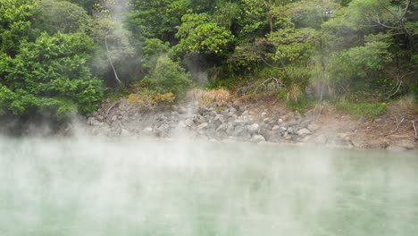 las aguas termales del valle en beitou, taiwán taipei