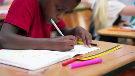 Ernsthafte-Schüler-Arbeiten