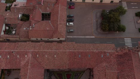 4K-aerial-view-over-a-beautiful-decorated-inside-garden-of-a-spanish-colonial-house-revealing-the-Plaza-de-Armas-of-Cusco,-capital-of-the-incas