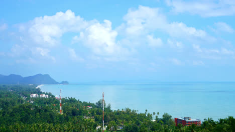 Nube-De-Lapso-De-Tiempo-Moviéndose-Con-Hermosa-Vista-Al-Mar-En-El-Mirador-De-Naern-Thae-Wada-En-Nakhon-Si-Thammarat,-Tailandia