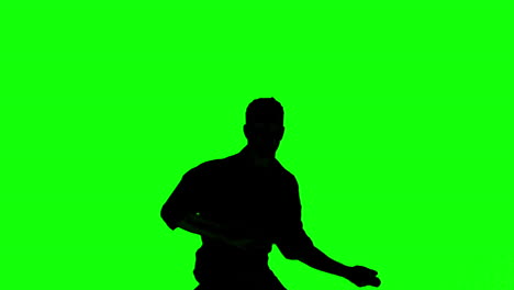 silueta de un hombre saltando y gestando en la pantalla verde