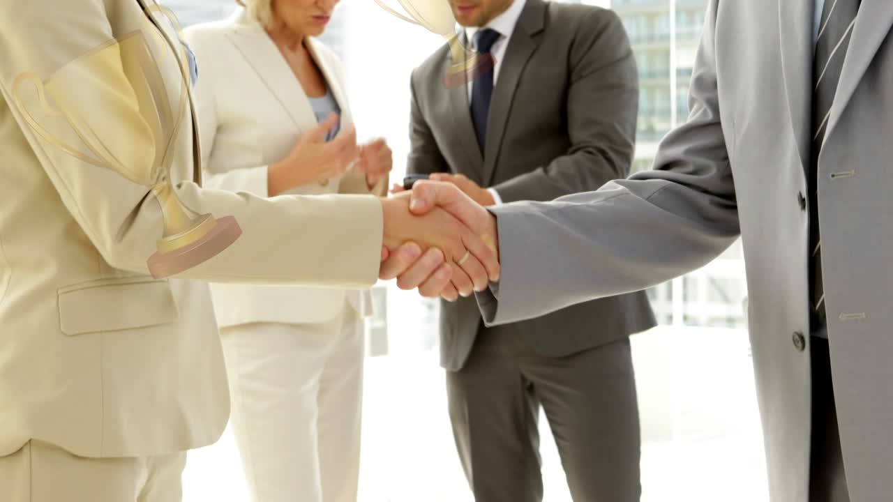 Una stretta di mano simboleggia la partnership commerciale e la tecnologia nella creazione di connessioni