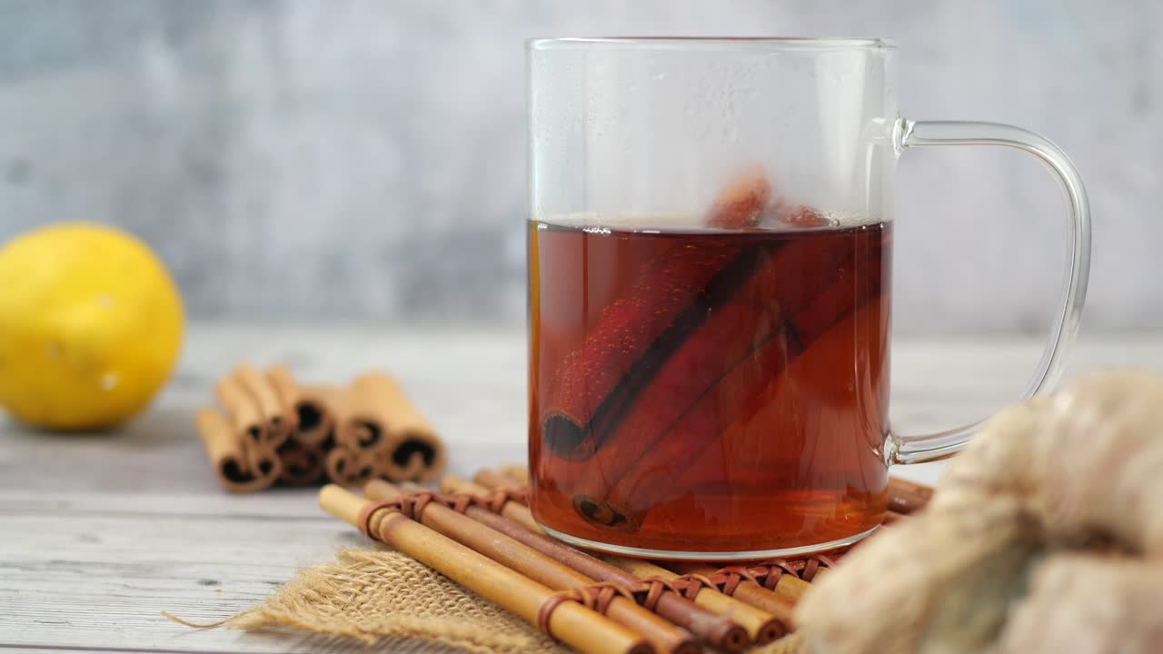 Tè alla cannella con limone e zenzero