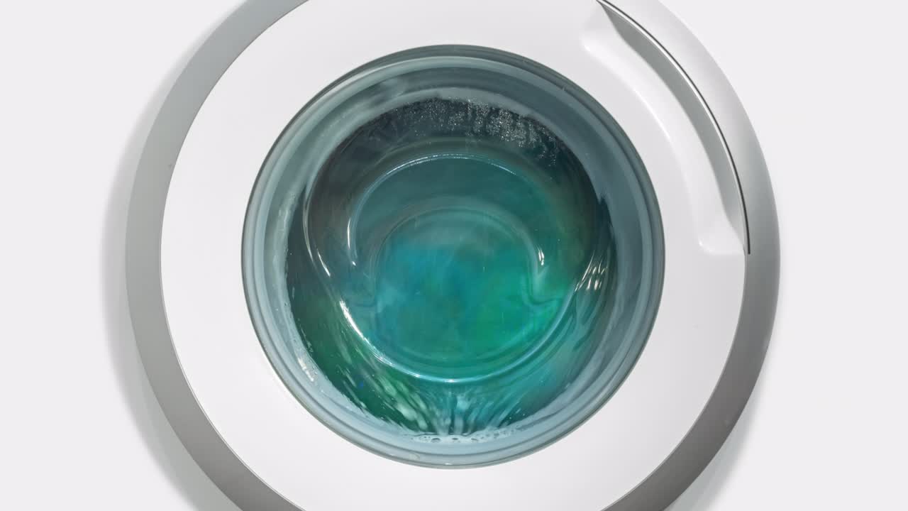 타임 스 (time-lapse) - 색 세탁기, 세탁기 세탁, 색 옷 세탁, 세탁 옷 세척, 운동 흐릿함, 둥근 드럼,  바탕에 회전하는 원