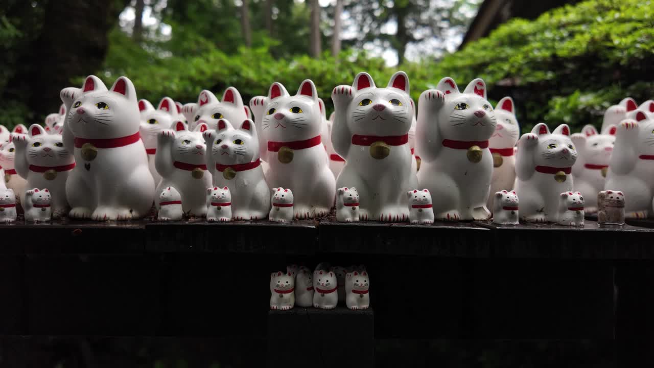 Lucky cat Maneki-neko Tokyo Japan gift shop birthplace lucky charm Daikeizan Gotokuji temple