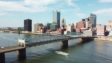 Hermosa-Antena-Sobre-El-Horizonte-De-La-Ciudad-De-Pittsburgh-Pennsylvania-4