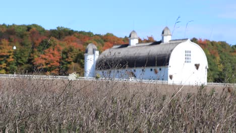 Herbstscheune-Im-Norden-Von-Michigan