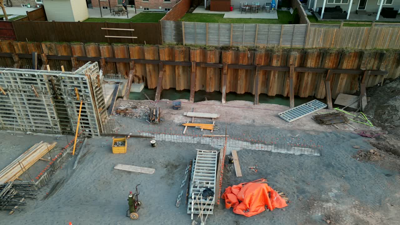 soporte temporal de pared de apoyo para cimientos de pozos de construcción profundos, aéreo