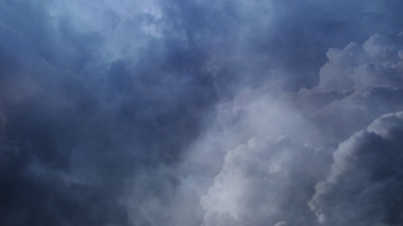 짙은 뇌우, 두꺼운 구름이 되는 스모그