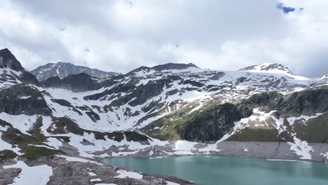 pendientes y picos de nieve y hielo