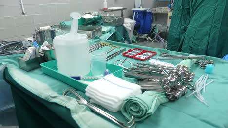 The-operating-room-nurse-is-exchanging-scalpel-handles-and-blades-during-the-heart-transplant-surgery