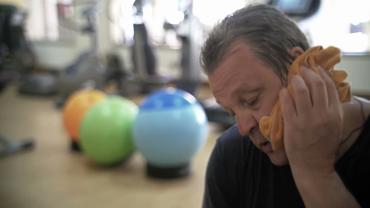 necesita un poco de descanso antes de comenzar un nuevo ejercicio.